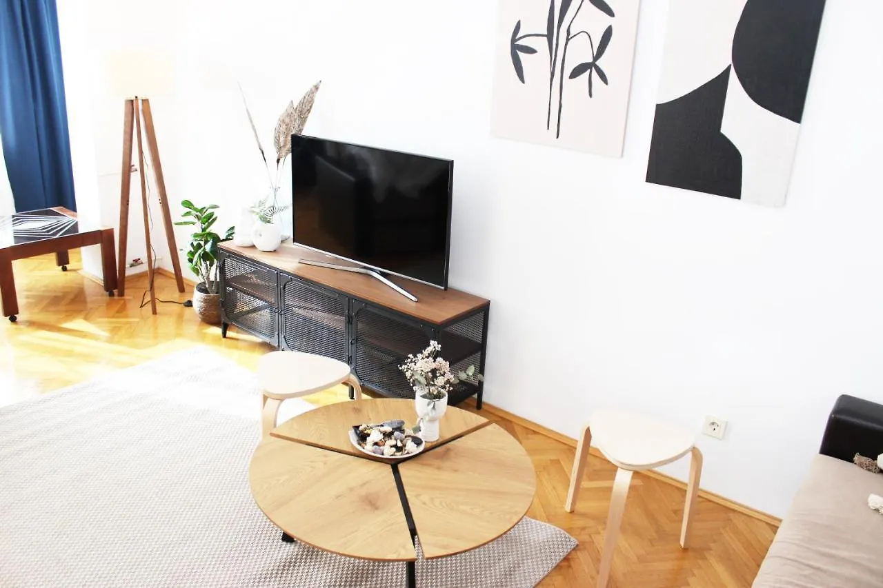 Harmony Plaza Apartment 2Br Bucharest