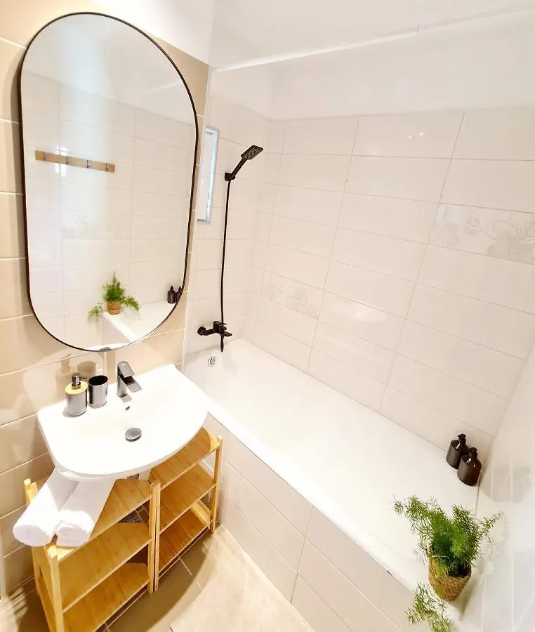 Harmony Plaza Apartment 2Br Bucharest