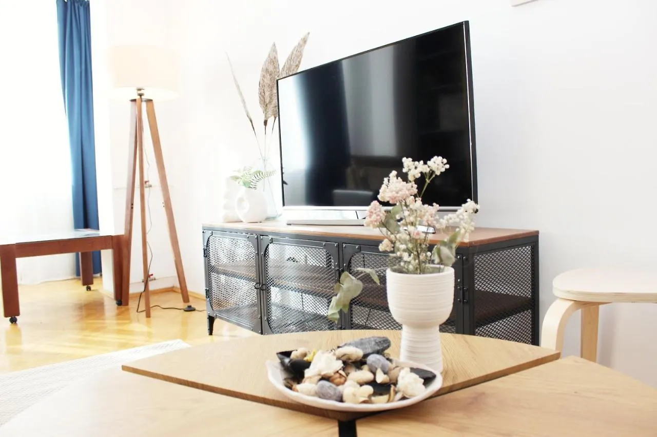 Harmony Plaza Apartment 2Br Bucharest 0*,