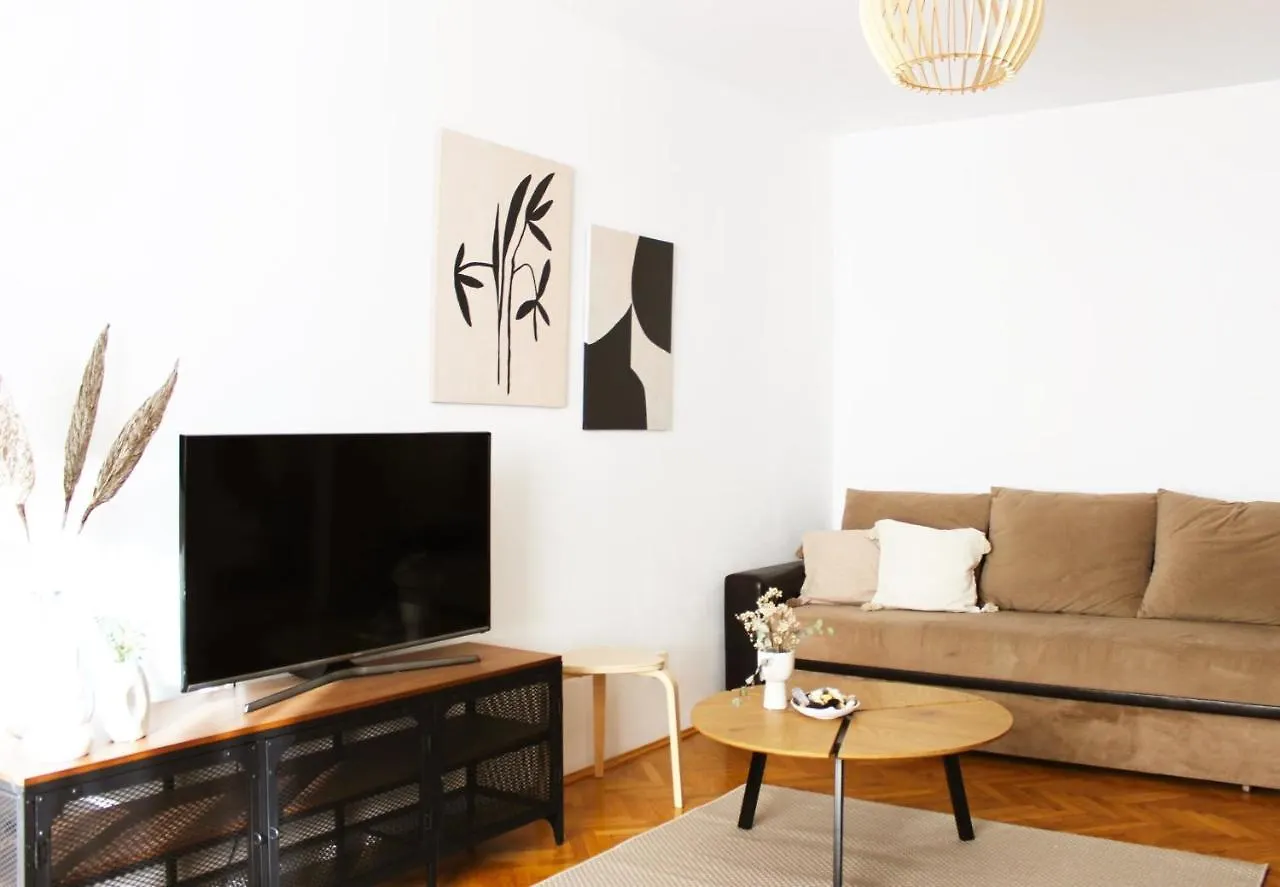 Harmony Plaza Apartment 2Br Bucharest